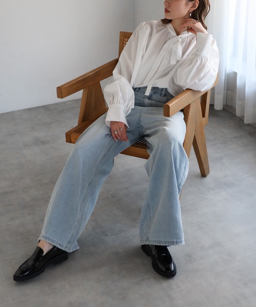 Bonjour Sagan(ボンジュールサガン)の「前後2WAYボリュームスリーブスリムボウタイブラウス(シャツ/ブラウス・レディース・ライトブルー/ブラック/オフホワイト・FREE)」の5枚目の写真