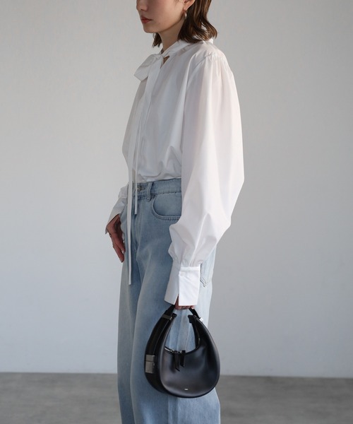 Bonjour Sagan(ボンジュールサガン)の「前後2WAYボリュームスリーブスリムボウタイブラウス(シャツ/ブラウス・レディース・ライトブルー/ブラック/オフホワイト・FREE)」の10枚目の写真