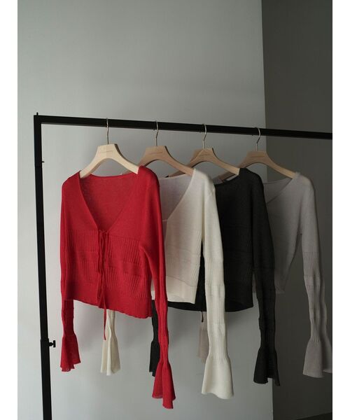 LAGUNAMOON（ラグナムーン）の「スパークラメリボンニットカーディガン（カーディガン/ボレロ・レディース・ライトグレー/ブラック/レッド/アイボリー・FREE）」の9枚目の写真