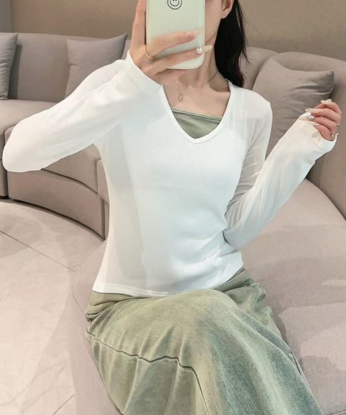 LOWO(ロワ)の「ストレッチ素材Vネックカットソー(Tシャツ/カットソー・レディース・カーキ/ブルー/チャコールグレー/オフホワイト・FREE)」の2枚目の写真