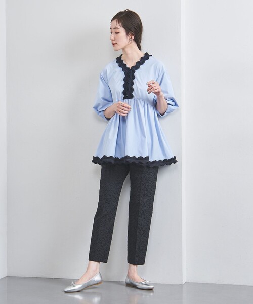 UNITED ARROWS(ユナイテッドアローズ)の「シャイニー エンブロイダリー フラワー スリムパンツ(スラックス・レディース・ネイビー/オフホワイト・32/34/36/38/40/42)」の7枚目の写真