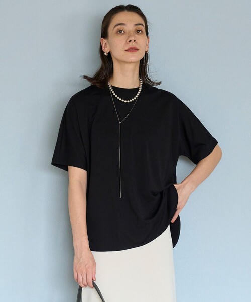 UNFILO(アンフィーロ)の「BEAUTY FORM-T フォルムTシャツ(Tシャツ/カットソー・レディース・ホワイト系/グレー系/ネイビー系/ベージュ系/ブラック系/ブルー系/黄緑系・X-LARGE/XX-LARGE)」の18枚目の写真