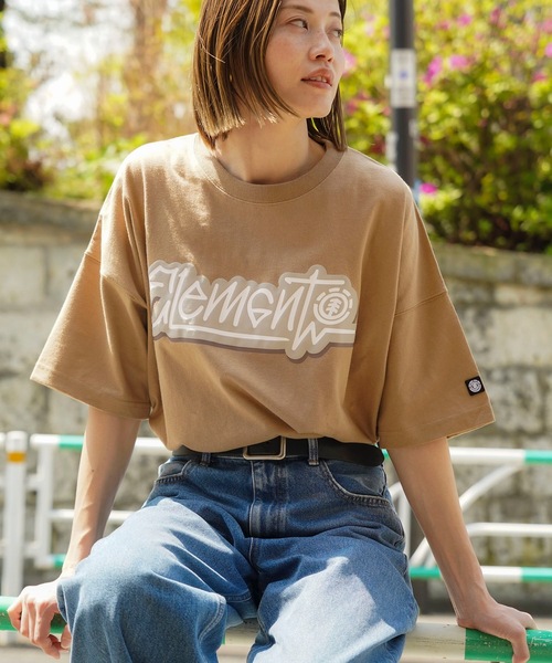 ELEMENT(エレメント)の「ELEMENT メンズ TAGGING SS Tシャツ 【2025年春夏モデル】/エレメントロゴプリント半袖Tシャツ(Tシャツ/カットソー・メンズ・ベージュ/ブラック/ホワイト・X-LARGE/LARGE/MEDIUM)」の21枚目の写真