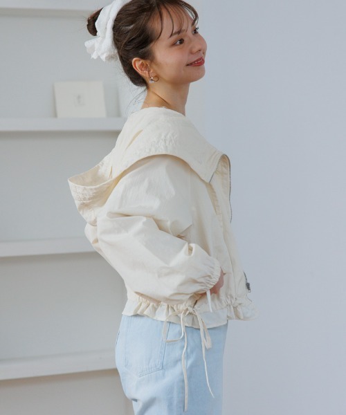 flower（フラワー）の「ライトリーフリルフーディー（ナイロンジャケット・レディース・ブルー/アイボリー・FREE）」の6枚目の写真