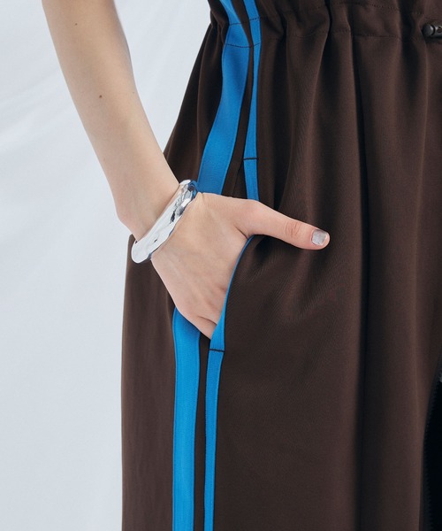 ELLEgirl（エルガール）の「トラックジャージキャミワンピース【ELLEgirl/エルガール】（ワンピース・レディース・ネイビー/ダークブラウン/ブラック・FREE）」の15枚目の写真