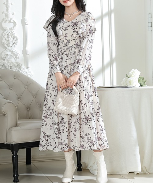 Lace Ladies(レースレディース)の「フラワー プリント 肩フリル 消しプリーツ ロング ワンピース(ワンピース・レディース・ブラック/ベージュ/ラベンダー・FREE/S)」の3枚目の写真