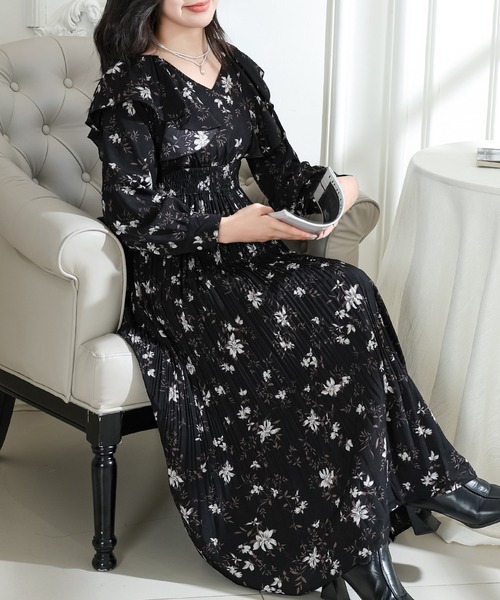 Lace Ladies(レースレディース)の「フラワー プリント 肩フリル 消しプリーツ ロング ワンピース(ワンピース・レディース・ブラック/ベージュ/ラベンダー・FREE/S)」の13枚目の写真