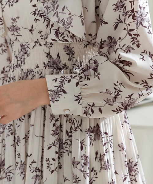 Lace Ladies(レースレディース)の「フラワー プリント 肩フリル 消しプリーツ ロング ワンピース(ワンピース・レディース・ブラック/ベージュ/ラベンダー・FREE/S)」の21枚目の写真