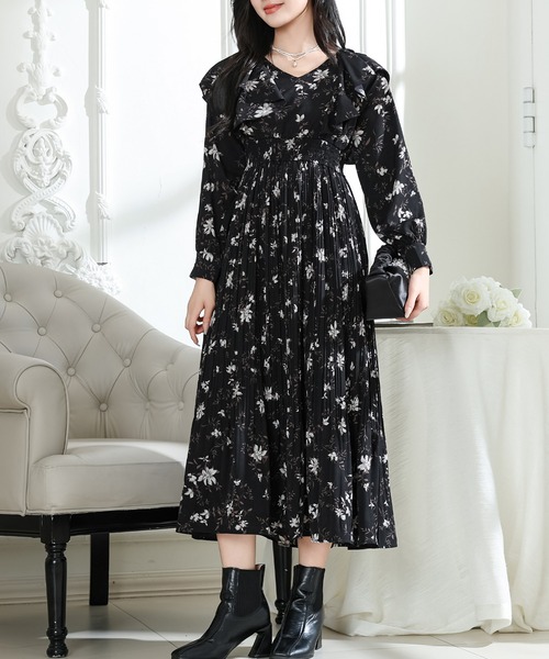 Lace Ladies(レースレディース)の「フラワー プリント 肩フリル 消しプリーツ ロング ワンピース(ワンピース・レディース・ブラック/ベージュ/ラベンダー・FREE/S)」の9枚目の写真