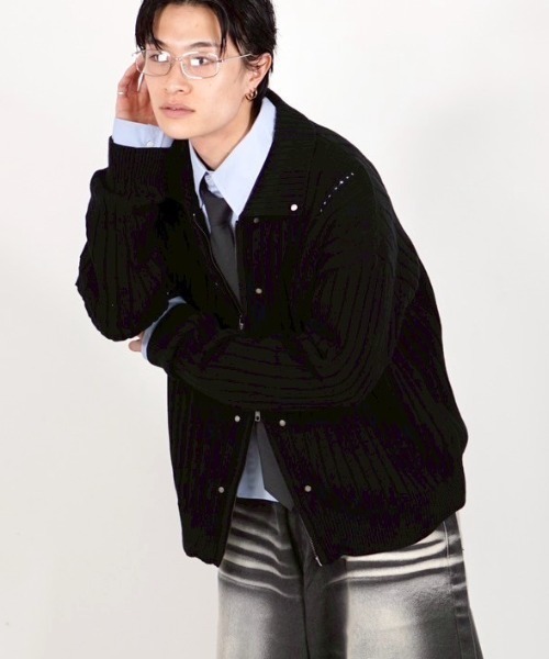 Chikashitsu +(チカシツプラス)の「【Chikashitsu +】rivet zip up knit(ニット/セーター・メンズ・ブラック/ホワイト・ONE SIZE)」の2枚目の写真