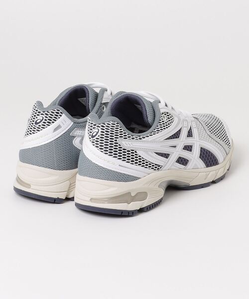 ASICS（アシックス）の「GEL-DS TRAINER 14 / ゲルディーエス トレーナー 14（スニーカー・メンズ・ホワイト×シルバー・23.5/25/27.5/29/26/29.5/24/25.5/28/26.5/24.5/30.5/27/28.5/23）」の2枚目の写真
