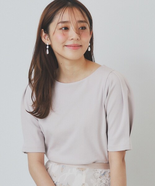 index（インデックス）の「《10色展開/XS-LLサイズ》コットンスムースタックスリーブトップス【UV/接触冷感/洗濯機洗い可】（Tシャツ/カットソー・レディース・サックスブルー/ブラック系7/ブラウン系その他5/オフホワイト/ナチュラル/ホワイト系5/ライトイエロー系/ネイビー/チャコール/ピンク系1・34/36/38/40/42）」の6枚目の写真