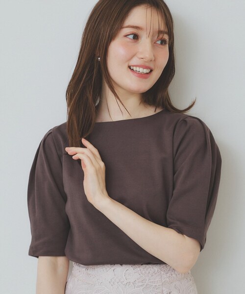 index（インデックス）の「《10色展開/XS-LLサイズ》コットンスムースタックスリーブトップス【UV/接触冷感/洗濯機洗い可】（Tシャツ/カットソー・レディース・サックスブルー/ブラック系7/ブラウン系その他5/オフホワイト/ナチュラル/ホワイト系5/ライトイエロー系/ネイビー/チャコール/ピンク系1・34/36/38/40/42）」の5枚目の写真