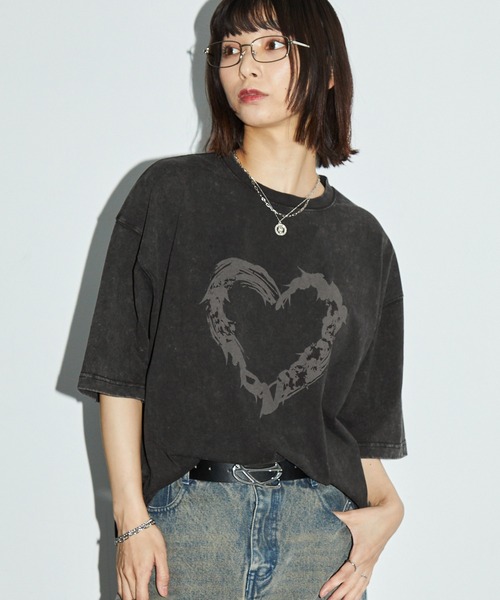 Anchor Smith(アンカー スミス)の「ヴィンテージスノーウォッシュ加工 グラフィック半袖Tシャツ(Tシャツ/カットソー・レディース・ブラック/ブラック系/ダークネイビー/ブラウン/ブラック系1・M/L)」の6枚目の写真