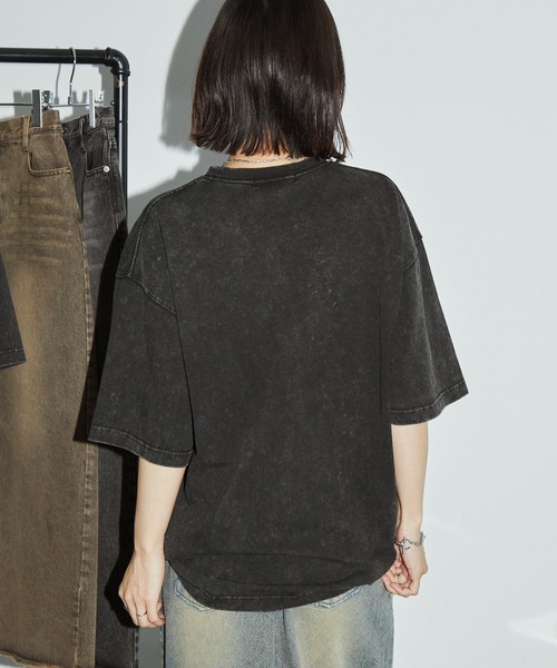 Anchor Smith(アンカー スミス)の「ヴィンテージスノーウォッシュ加工 グラフィック半袖Tシャツ(Tシャツ/カットソー・レディース・ブラック/ブラック系/ダークネイビー/ブラウン/ブラック系1・M/L)」の10枚目の写真