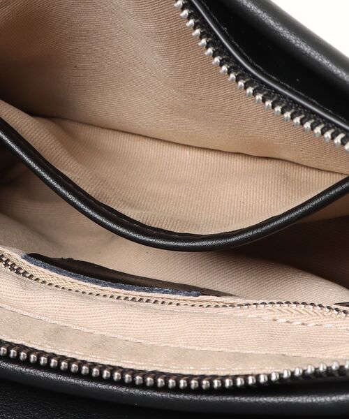 NiiNa（ニーナ）の「【 NiiNa / ニーナ 】【高品質牛革】特殊シワ加工 ワンハンドルスクエアバッグ（ショルダーバッグ・レディース・ブラック/ブラウン/ホワイト・FREE）」の20枚目の写真