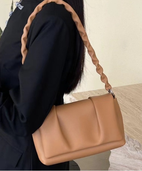 NiiNa（ニーナ）の「【 NiiNa / ニーナ 】【高品質牛革】特殊シワ加工 ワンハンドルスクエアバッグ（ショルダーバッグ・レディース・ブラック/ブラウン/ホワイト・FREE）」の3枚目の写真