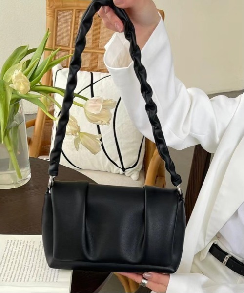 NiiNa（ニーナ）の「【 NiiNa / ニーナ 】【高品質牛革】特殊シワ加工 ワンハンドルスクエアバッグ（ショルダーバッグ・レディース・ブラック/ブラウン/ホワイト・FREE）」の5枚目の写真