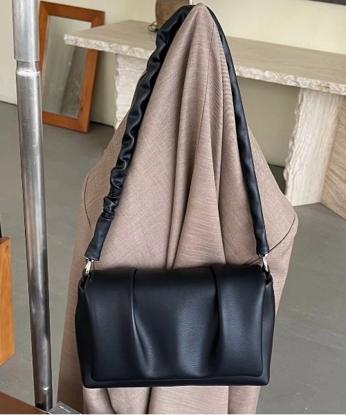 NiiNa（ニーナ）の「【 NiiNa / ニーナ 】【高品質牛革】特殊シワ加工 ワンハンドルスクエアバッグ（ショルダーバッグ・レディース・ブラック/ブラウン/ホワイト・FREE）」の7枚目の写真