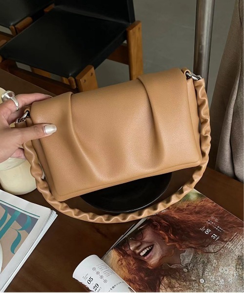 NiiNa（ニーナ）の「【 NiiNa / ニーナ 】【高品質牛革】特殊シワ加工 ワンハンドルスクエアバッグ（ショルダーバッグ・レディース・ブラック/ブラウン/ホワイト・FREE）」の9枚目の写真