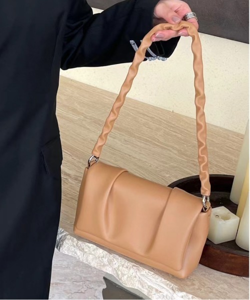 NiiNa（ニーナ）の「【 NiiNa / ニーナ 】【高品質牛革】特殊シワ加工 ワンハンドルスクエアバッグ（ショルダーバッグ・レディース・ブラック/ブラウン/ホワイト・FREE）」の14枚目の写真