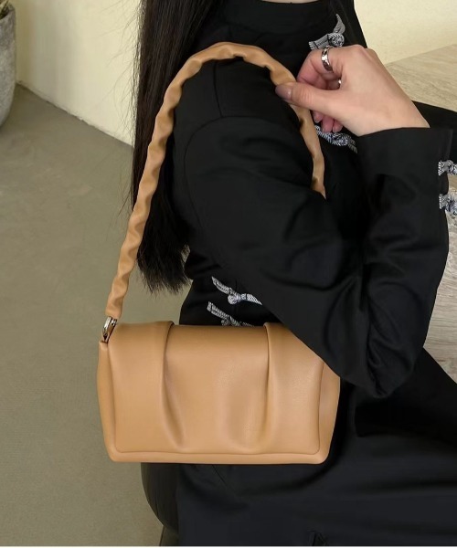 NiiNa（ニーナ）の「【 NiiNa / ニーナ 】【高品質牛革】特殊シワ加工 ワンハンドルスクエアバッグ（ショルダーバッグ・レディース・ブラック/ブラウン/ホワイト・FREE）」の15枚目の写真