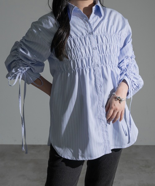 apres jour mignon（アプレジュールミニョン）の「袖ドロストシャーリングシャツ【ZOZOTOWN限定アイテム】（シャツ/ブラウス・レディース・オフホワイト/ブルー/イエロー・フリー/X-LARGE）」の2枚目の写真