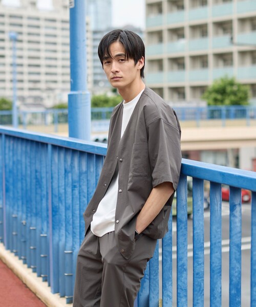 coen（コーエン）の「ハイカーテックライトウェイトノーカラーシャツ【洗濯機洗い可・２WAYストレッチ・防シワ】（シャツ/ブラウス・メンズ・ブラック/ブラウン/ダークグレー・S/M/L/XL）」の5枚目の写真