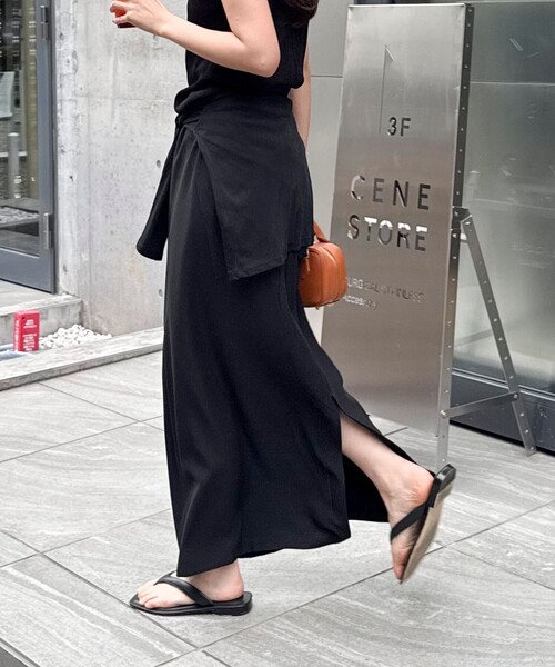 fredy emue（フレディエミュ）の「ミニマルリラックスイージースカート（スカート・レディース・ブラック/アイボリー/ブラウン・38/36）」の2枚目の写真