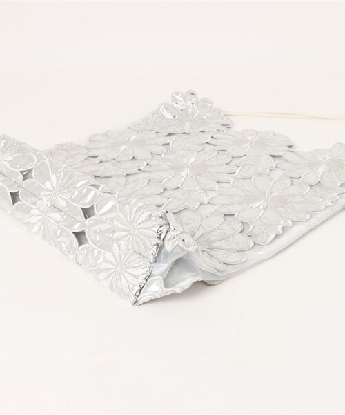 Three Four Time(スリーフォータイム)の「【Casselini】フラワートート(トートバッグ・レディース・シルバー/ゴールド・FREE)」の4枚目の写真