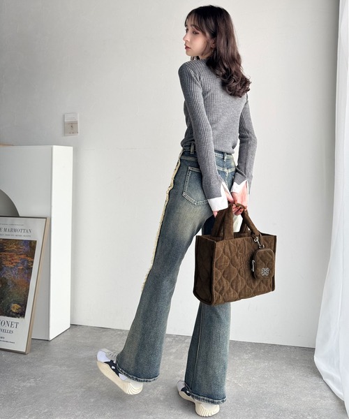 mily bilet(ミウィビレット)の「【mily bilet】ふわふわもちもちの質感が魅力のスウェードライクキルティングスクエアショルダーバッグ(ショルダーバッグ・レディース・ブラウン/チャコールグレー/ベージュ・ONE SIZE)」の15枚目の写真