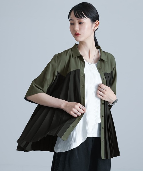 kOhAKU(コハク)の「『カーブ切替プリーツシャツ』(シャツ/ブラウス・レディース・ブラック/オフホワイト・2/1)」の8枚目の写真