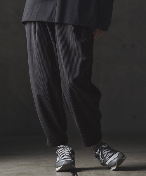 GLIMCLAP（グリムクラップ）の「mp13876-Balloon wide pants-Wide-wale corduroy fabric- バルーンパンツ（その他パンツ・メンズ・チャコール/サンドベージュ/ブラック・S/M/L）」の3枚目の写真