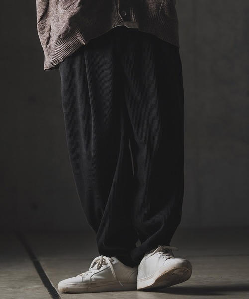 GLIMCLAP（グリムクラップ）の「mp13876-Balloon wide pants-Wide-wale corduroy fabric- バルーンパンツ（その他パンツ・メンズ・チャコール/サンドベージュ/ブラック・S/M/L）」の2枚目の写真