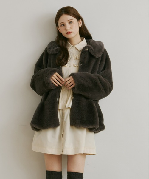 フラッフィーラウンドカラーペプラムファーコート（その他アウター