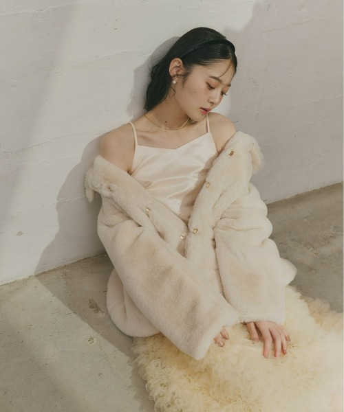 Olu.（オルドット）の「フラッフィーラウンドカラーペプラムファーコート（その他アウター・レディース・チャコールグレー/ベージュ/アイボリー・FREE）」の5枚目の写真