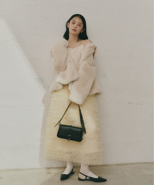 Olu.（オルドット）の「フラッフィーラウンドカラーペプラムファーコート（その他アウター・レディース・チャコールグレー/ベージュ/アイボリー・FREE）」の7枚目の写真