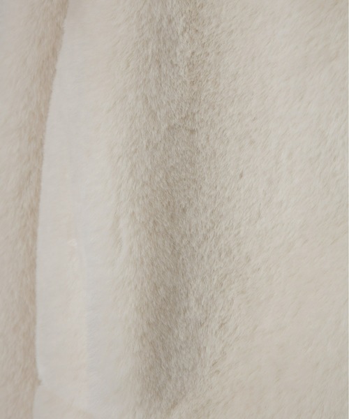 Olu.（オルドット）の「フラッフィーラウンドカラーペプラムファーコート（その他アウター・レディース・チャコールグレー/ベージュ/アイボリー・FREE）」の14枚目の写真