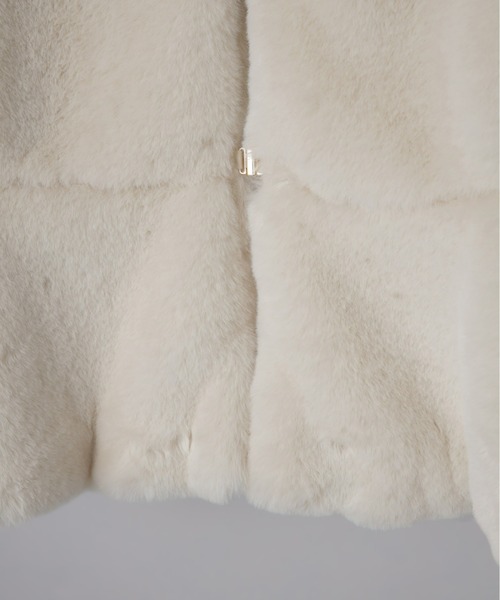 フラッフィーラウンドカラーペプラムファーコート（その他アウター