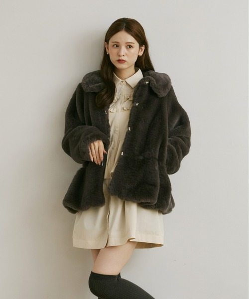 フラッフィーラウンドカラーペプラムファーコート（その他アウター