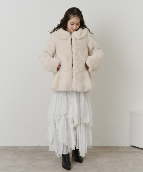 フラッフィーラウンドカラーペプラムファーコート（その他アウター