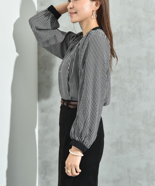 INTERPLANET（インタープラネット）の「厚地ジョーゼット千鳥柄袖２ＷＡＹブラウス（シャツ/ブラウス・レディース・オフホワイト/ベージュ・FREE）」の8枚目の写真