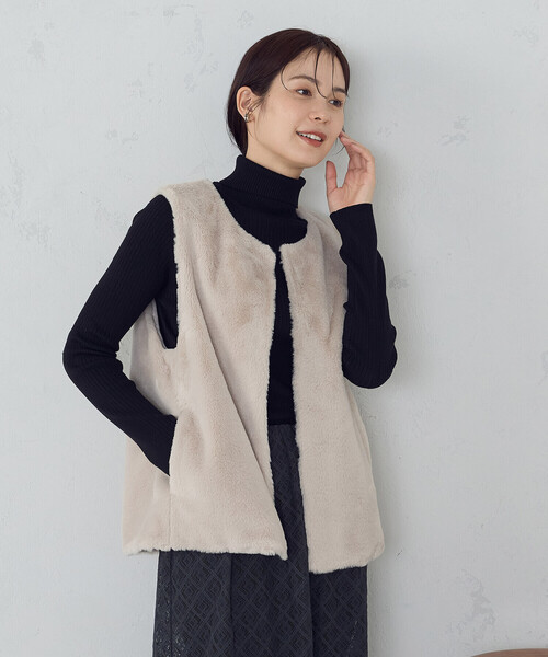 COMME CA ISM（コムサイズム）の「ラビット調　ファージレ（ベスト・レディース・ブラウン/グレイッシュベージュ・FREE）」の7枚目の写真