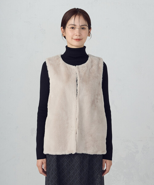 COMME CA ISM（コムサイズム）の「ラビット調　ファージレ（ベスト・レディース・ブラウン/グレイッシュベージュ・FREE）」の8枚目の写真