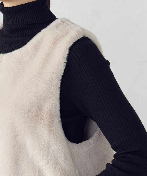 COMME CA ISM（コムサイズム）の「ラビット調　ファージレ（ベスト・レディース・ブラウン/グレイッシュベージュ・FREE）」の12枚目の写真