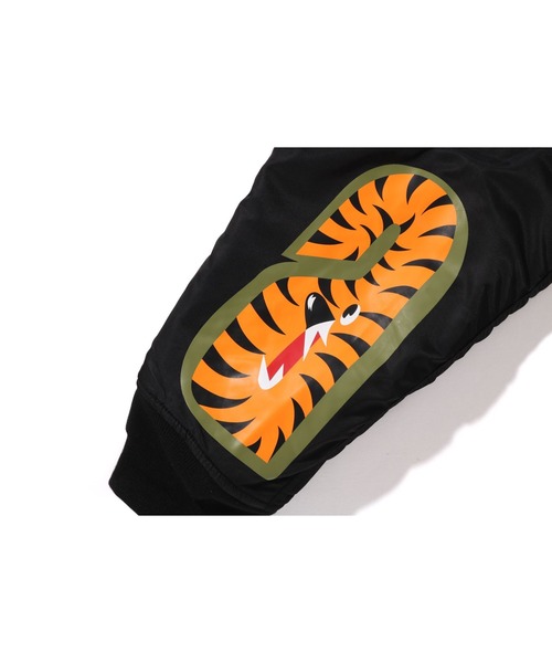 A BATHING APE（アベイシングエイプ）の「SHARK MA-1（MA-1・レディース・ブラック/ピンク・FREE）」の11枚目の写真