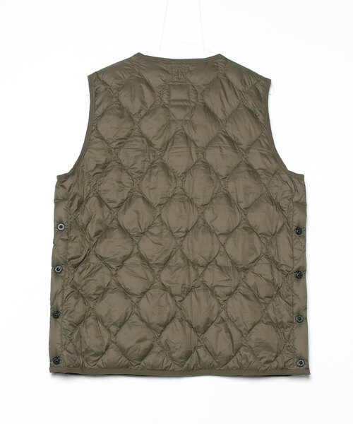 TAION(タイオン)の「【TAION】MILITARY CREW NECK DOWN VEST(SOFT SHELL)(ダウンベスト・メンズ・ブラック/ダークオリーブ・LARGE/MEDIUM/X-LARGE)」の3枚目の写真