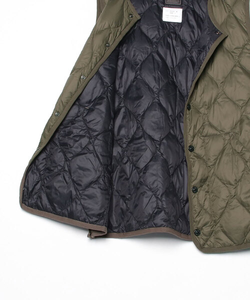 TAION(タイオン)の「【TAION】MILITARY CREW NECK DOWN VEST(SOFT SHELL)(ダウンベスト・メンズ・ブラック/ダークオリーブ・LARGE/MEDIUM/X-LARGE)」の4枚目の写真