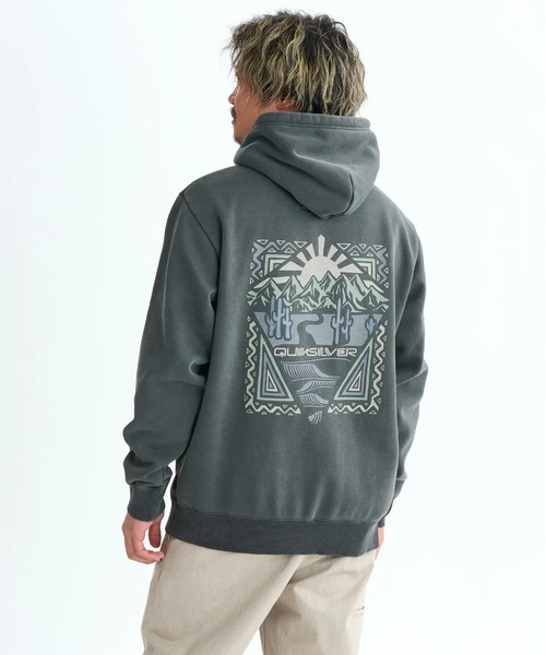Quiksilver(クイックシルバー)の「PG DESERT WAVES SWEA /クイックシルバー裏起毛バックプリントプルオーバーパーカー・フーディー(スウェット・メンズ・ブルー/ブラック/ホワイト・X-LARGE/LARGE/MEDIUM)」の2枚目の写真