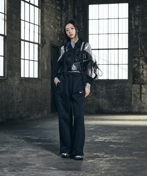 NIKE(ナイキ)の「ナイキ スポーツウェア フェニックス フリース ウィメンズ ハイウエスト ワイドレッグ パンツ / Nike Sportswear Phoenix Fleece Women's High-Waisted Wide-Leg Pants IH1012-010 Black(スウェットパンツ・レディース・ブラック・XS/S/M/L/XL)」の7枚目の写真